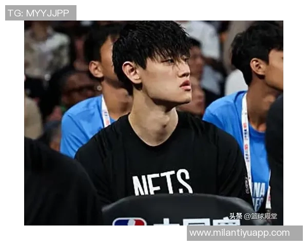 蔡老板昨晚与曾凡博击掌鼓励并嘱咐教练多给予他上场机会 蔡老板昨晚与曾凡博击掌鼓励并嘱咐教练多给予他上场机会