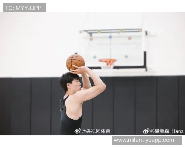 杨瀚森训练中展现神奇三分球网友称其进步显著不应被忽视 杨瀚森训练中展现神奇三分球网友称其进步显著不应被忽视