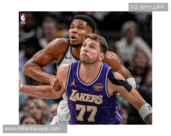 东契奇称赞字母哥争抢球权展现尊重裁判初始态度引发热议 东契奇称赞字母哥争抢球权展现尊重裁判初始态度引发热议