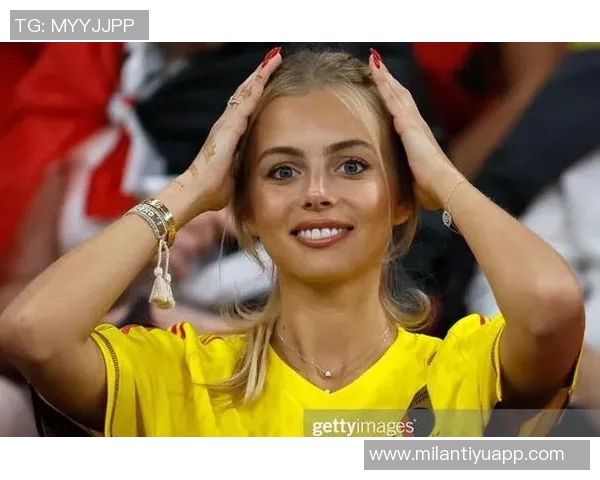 妻子社交媒体分享与库尔图瓦游戏夜照片展现休闲时光的乐趣