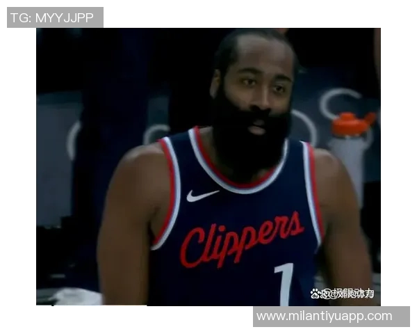 快船半场小幅领先灰熊哈登小卡联手发力助队取胜